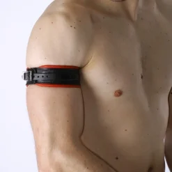 Bruthal Gear Brassard Boucle Cuir -Vestiaire Fetish Soldes brassard boucle cuir 10