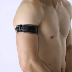 Bruthal Gear Brassard Boucle Cuir -Vestiaire Fetish Soldes brassard boucle cuir 22