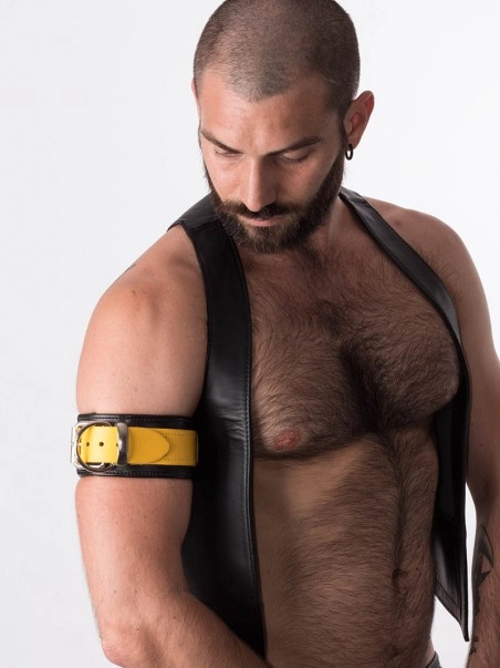 RoB Accessoires Brassard Cuir Boucle Piss 5 RoB Accessoires Brassard Cuir Boucle Piss – Image 5