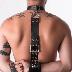 RoB Accessoires Collier Et Menottes De Contraintes Cuir 7 RoB Accessoires Collier Et Menottes De Contraintes Cuir -Vestiaire Fetish Soldes collier et menottes de contraintes cuir 2