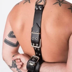 RoB Accessoires Collier Et Menottes De Contraintes Cuir 9 RoB Accessoires Collier Et Menottes De Contraintes Cuir -Vestiaire Fetish Soldes collier et menottes de contraintes cuir 4