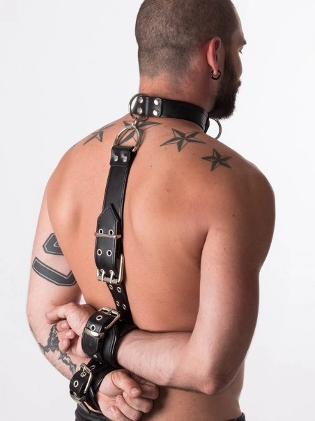 RoB Accessoires Collier Et Menottes De Contraintes Cuir 1 RoB Accessoires Collier Et Menottes De Contraintes Cuir